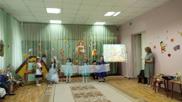 Праздник "Осень золотая в гости к нам пришла" Праздник "Осень золотая в гости к нам пришла".